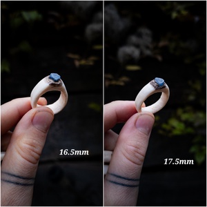 Jégvilág gyűrű, avagy Nyers Zafír és csont találkozása � - ékszer - gyűrű - statement gyűrű - Meska.hu