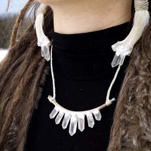 Hóvilág  Jégkristály talizmán csonttal, valódi szőrrel - ékszer - ékszerszett - Meska.hu