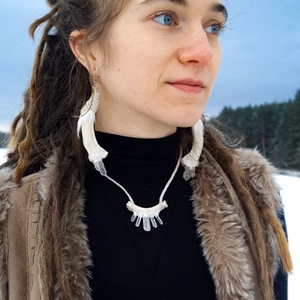 Hóvilág  Jégkristály talizmán csonttal, valódi szőrrel, Ékszer, Ékszerszett, Ékszerkészítés, Szobrászat, MESKA