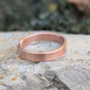 Kézműves vörösréz gyűrű - Sima letisztult - 4 mm - Személyre szabható névvel - tökéletes ajándék - ékszer - gyűrű - vékony gyűrű - Meska.hu