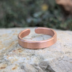Kézműves vörösréz gyűrű - Sima letisztult - 4 mm - Személyre szabható névvel - tökéletes ajándék - ékszer - gyűrű - vékony gyűrű - Meska.hu