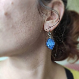 Szodalit fülbevaló nemsesacél akasztóval kék - ékszer - fülbevaló - lógó fülbevaló - Meska.hu