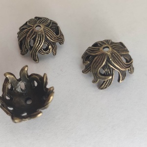 Bronz színű gyöngykupak virág, levél, Kellékek & szerszámok, Gyöngyfűzés kellékek, Gyöngykupak, Gyöngyfűzés, gyöngyhímzés, MESKA