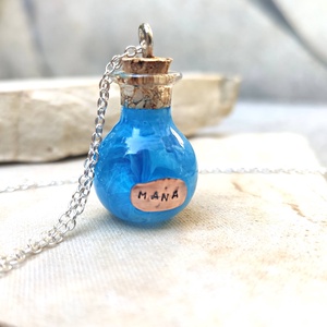 Mana varázsital medál, kék üvegcse nyaklánc sterling ezüst (925) láncon, dnd ékszer Dungeons and Dragons medál, potion, Ékszer, Nyaklánc, Medálos nyaklánc, Ékszerkészítés, MESKA