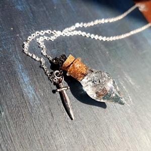 Ezüst csillám varázsital karddal üvegcse nyaklánc sterling ezüst (925) láncon, dnd ékszer Dungeons and Dragons potion - ékszer - nyaklánc - medálos nyaklánc - Meska.hu