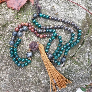 Zöld erő 108 szemes Mala malachit kristályból  - ékszer - nyaklánc - bojtos nyaklánc - Meska.hu