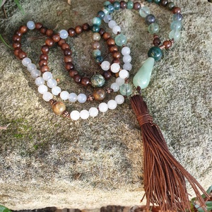 Meditatív elmélyülés 108 szemes Mala - ékszer - nyaklánc - bojtos nyaklánc - Meska.hu