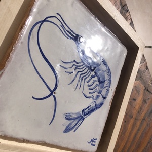 Kézzel festett mázazott portugál csempe garnéla rák mintával - otthon & életmód - dekoráció - fali és függő dekoráció - csempe - Meska.hu