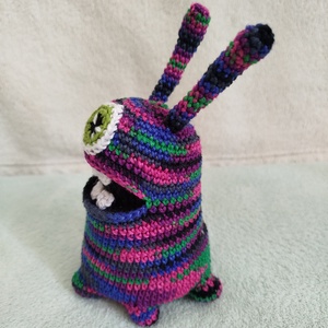 Horgolt szörnyi horgolt szemmel - játék & sport - plüssállat & játékfigura - más figura - Meska.hu