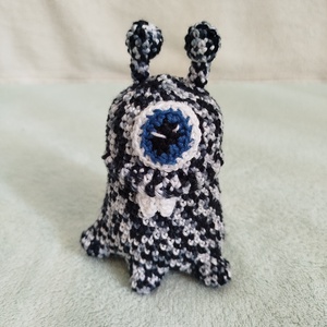 Horgolt szörnyi horgolt szemmel, Játék & Sport, Plüssállat & Játékfigura, Más figura, Horgolás, MESKA