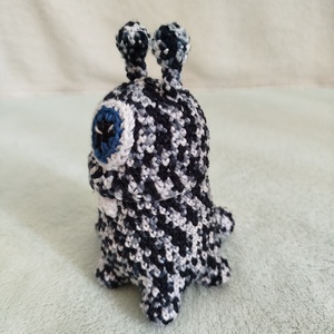 Horgolt szörnyi horgolt szemmel - játék & sport - plüssállat & játékfigura - más figura - Meska.hu