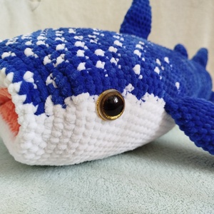 Horgolt cetcápa biztonsági szemmel - játék & sport - plüssállat & játékfigura - más figura - Meska.hu
