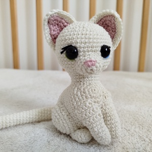 Horgolt fehér cica biztonsági szemmel - játék & sport - plüssállat & játékfigura - cica - Meska.hu