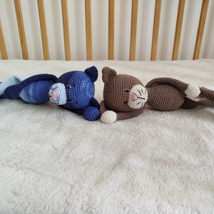 Horgolt cica hímzett szemmel - játék & sport - plüssállat & játékfigura - cica - Meska.hu