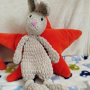 Horgolt nyuszi szundipajti  - játék & sport - plüssállat & játékfigura - nyuszi - Meska.hu