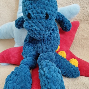 Horgolt dínó szundipajti  - játék & sport - plüssállat & játékfigura - plüss dínók - Meska.hu