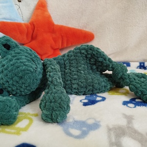 Horgolt béka szundipajti - sötétzöld, Játék & Sport, Plüssállat & Játékfigura, Béka, Horgolás, MESKA