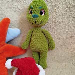 Horgolt grincs mikulás sapkával - játék & sport - plüssállat & játékfigura - más figura - Meska.hu