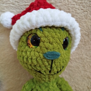 Horgolt grincs mikulás sapkával - játék & sport - plüssállat & játékfigura - más figura - Meska.hu