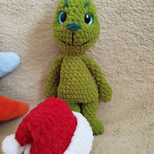 Horgolt grincs mikulás sapkával - játék & sport - plüssállat & játékfigura - más figura - Meska.hu