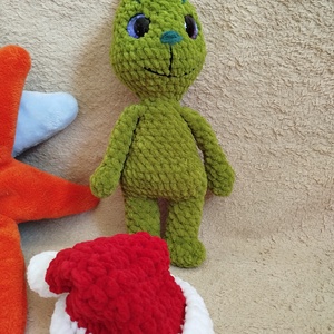 Horgolt grincs mikulás sapkával - játék & sport - plüssállat & játékfigura - más figura - Meska.hu