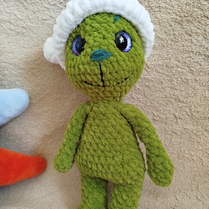 Horgolt grincs mikulás sapkával, Játék & Sport, Plüssállat & Játékfigura, Más figura, Horgolás, MESKA