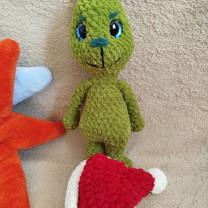 Horgolt grincs mikulás sapkával - játék & sport - plüssállat & játékfigura - más figura - Meska.hu