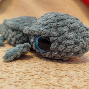 Horgolt szürke gekkó - játék & sport - plüssállat & játékfigura - más figura - Meska.hu