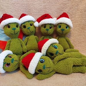 Horgolt grincs mikulás sapkával, Játék & Sport, Plüssállat & Játékfigura, Plüss mesefigurák, Horgolás, MESKA