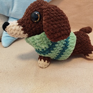 Horgolt sötétbarna tacsi pulcsival - Meska.hu