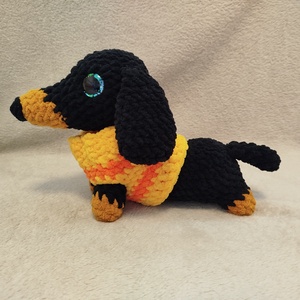 Horgolt fekete tacsi pulcsival, Játék & Sport, Plüssállat & Játékfigura, Kutya, , MESKA