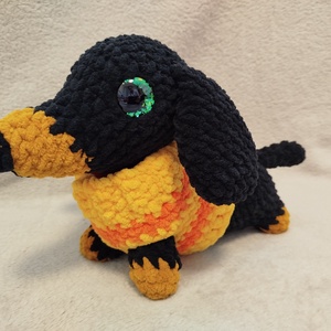 Horgolt fekete tacsi pulcsival - játék & sport - plüssállat & játékfigura - kutya - Meska.hu