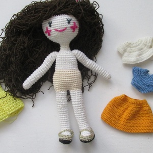 Flóra baba - amigurumi baba - horgolt baba - göndaörbababhorgolt baba ruhatárral - öltöztethető horgolt baba - játékbaba - játék & sport - baba & babaház - öltöztethető baba - Meska.hu