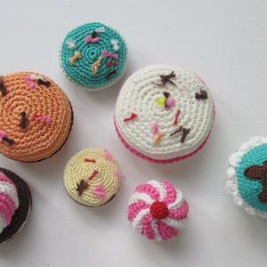 Amigurumi sütemények - amigurumi makaron - amigurumi muffin - horgolt makaron - horgolt muffin - játék & sport - szerepjáték - Meska.hu