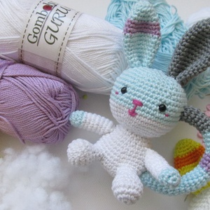 Amigurumi babacsörgő - amigurumi csörgő - amigurumi nyuszi - horgolt nyuszi - babajáték - nyuszicsörgő - játék & sport - 3 éves kor alattiaknak - csörgő - Meska.hu