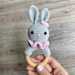 Nyuszi baba csörgő és rágóka - játék & sport - 3 éves kor alattiaknak - csörgő - Meska.hu