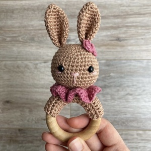 Horgolt nyuszi csörgő - játék & sport - 3 éves kor alattiaknak - csörgő - Meska.hu