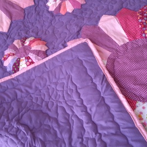 Csajos, lányos patchwork takaró, Névvel és hatalmas virágokkal, Rózsaszín és lila álom, 150x200 cm - otthon & lakás - babaszoba, gyerekszoba - babatakaró, gyerek pléd - Meska.hu