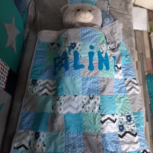 Patchwork babatakaró, kisfiús színösszetételben, névvel - otthon & életmód - babaszoba, gyerekszoba - babatakaró, gyerek pléd - Meska.hu