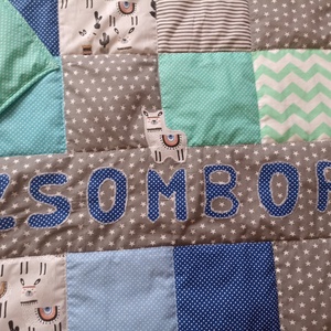 Patchwork babatakaró, kisfiús színösszetételben, névvel - otthon & életmód - babaszoba, gyerekszoba - babatakaró, gyerek pléd - Meska.hu