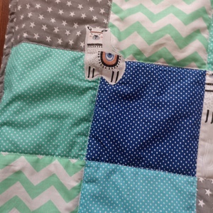 Patchwork babatakaró, kisfiús színösszetételben, névvel - otthon & életmód - babaszoba, gyerekszoba - babatakaró, gyerek pléd - Meska.hu