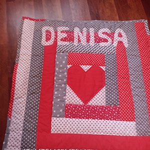 Patchwork / Foltvarrott babatakaró, piros szürke színben, Szívecske mintával és névvel ha szeretnéd, Otthon & Életmód, Babaszoba, gyerekszoba, Babatakaró, gyerek pléd, Varrás, Patchwork, foltvarrás, MESKA