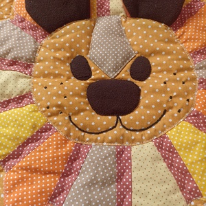 Patchwork babatakaró kis oroszlán ???? névvel és kis párnával - otthon & életmód - babaszoba, gyerekszoba - babatakaró, gyerek pléd - Meska.hu