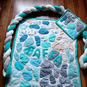 Kövek a víz tükrén Patchwork babatakaró névvel és kis párnával, hátán egyedi személyre szabott ajándékról szóló címkével - baba - mama - baba ágynemű - babatakaró, gyerek pléd - Meska.hu