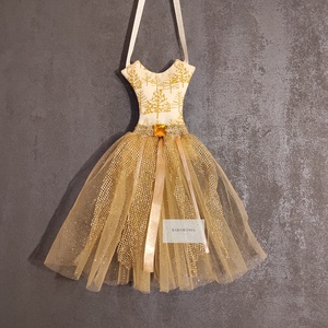 Hajcsatt és hajgumi tartó ruhácska - ruha & divat - hajdísz & hajcsat - hajdísz - Meska.hu