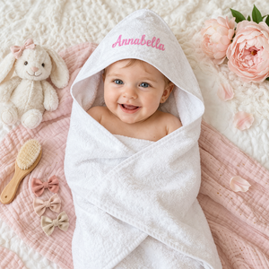 Névvel hímzett kapucnis babatörölköző, Baba - mama, Pelenkázó, babafürdető kellékek, Baba törölköző, Hímzés, MESKA