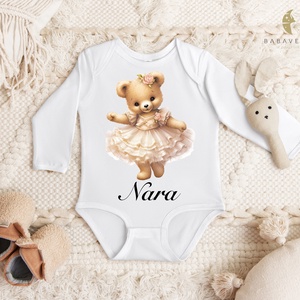 Táncoló maci  mintás névre szóló body, pihe-puha baba takaróval szettben - ruha & divat - babaruha & gyerekruha - body - Meska.hu