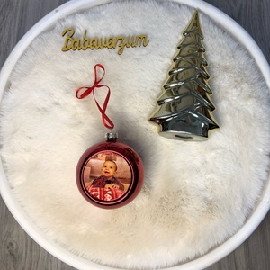 Gömb alakú, fényképes, piros karácsonyfa dísz - karácsony - karácsonyi lakásdekoráció - karácsonyfadíszek - Meska.hu