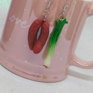 Kolbász+újhagyma Paraszt reggeli fülbevaló  - ékszer - fülbevaló - lógó fülbevaló - Meska.hu