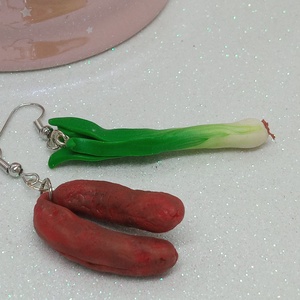 Kolbász+újhagyma Paraszt reggeli fülbevaló  - ékszer - fülbevaló - lógó fülbevaló - Meska.hu